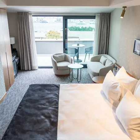 Meg Hotel