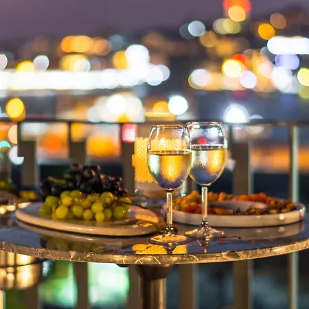 Meg 3* Стамбул